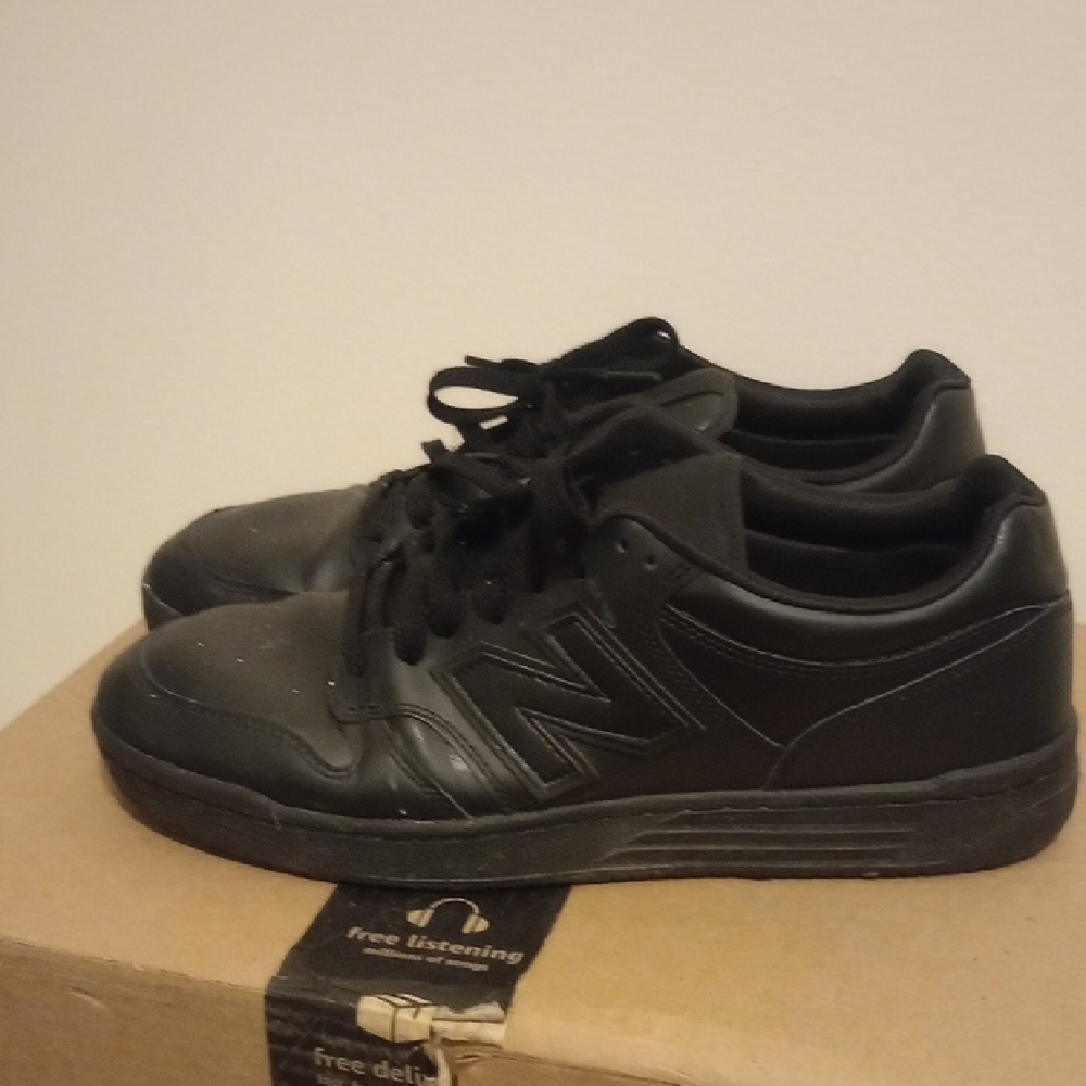 New Balance Men's All-Black Sneakers